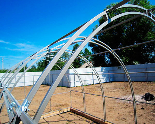 Крепление теплицы Кремлевская